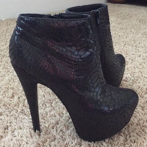 Brand New!!! Snake skin booties!